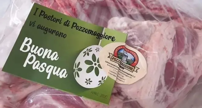 La solidarietà dei pastori di Pozzomaggiore: un agnello a chi ha dovuto chiudere l’attività