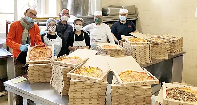 Il buon cuore di due pizzaioli e del direttore di un centro commerciale di Sestu: 180 pizze alla mensa Caritas