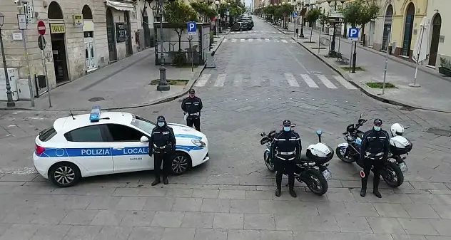 Fanno 55 chilometri, nella stessa auto, per fare la spesa a Sassari: sanzionate tre persone