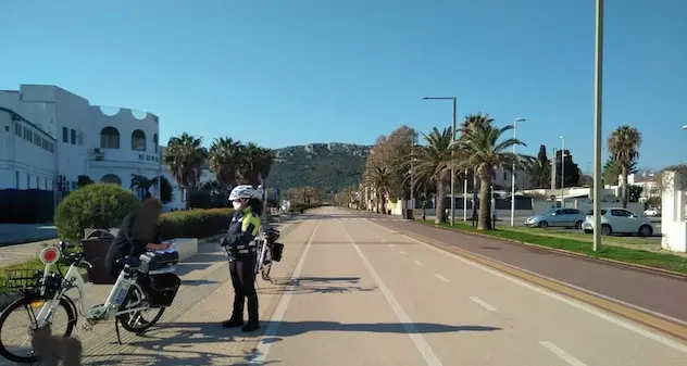 Coronavirus. Controlli a tappeto della polizia municipale di Cagliari: la maggior parte rispetta le regole