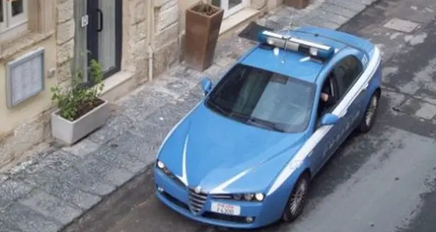 Nuoro. Avevano aggredito con calci e pugni un tabaccaio davanti alla figlia: arrestati 2 giovani di 23 anni