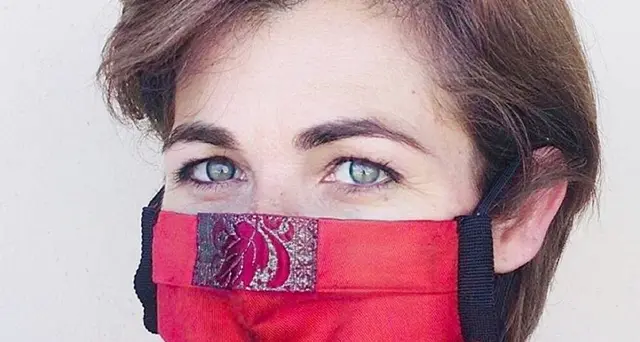 Stefania Loi: “Indossate una mascherina rossa contro la violenza sulle Donne: non siete sole”