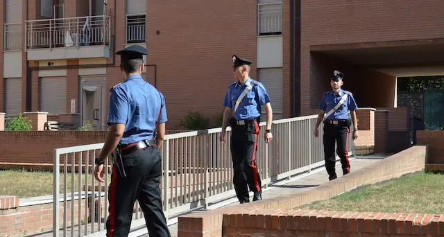 Sorpreso sotto casa della moglie nonostante il divieto di avvicinamento: arrestato