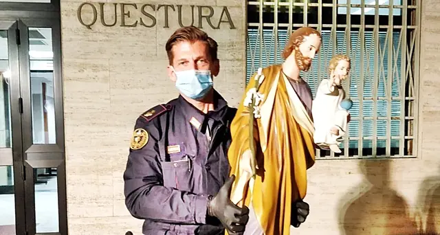 Ruba la statua di San Giuseppe, la Polizia la recupera e denuncia un uomo