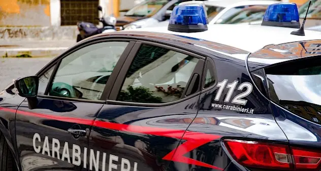 Fora le gomme di sei auto: 32enne denunciato a Gesturi