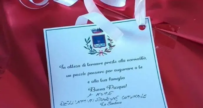 Il Comune dona materiale scolastico ai bambini