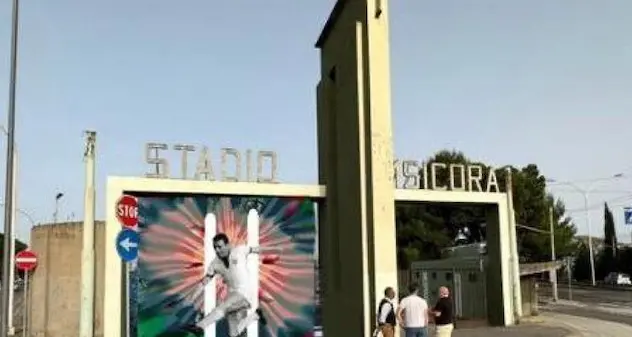 Murale a Cagliari dedicato a Gigi Riva. Messaggio di Mattarella: “Un grande uomo”