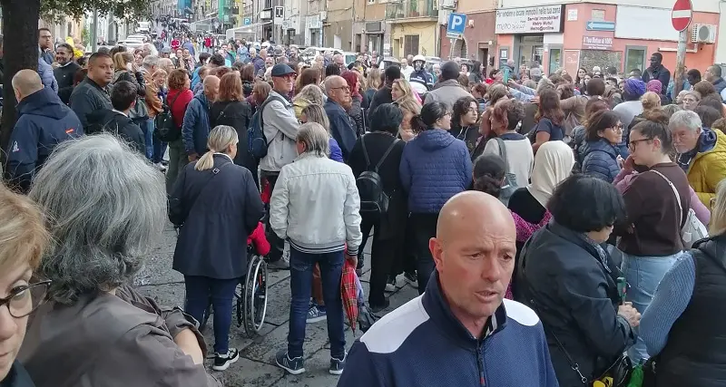 Criminalità a Sassari, migliaia di cittadini protestano nonostante il maltempo