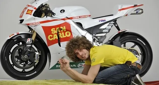 A 12 anni dalla morte di Simoncelli, il papà racconta di un terribile presagio: “Devo fermarlo”