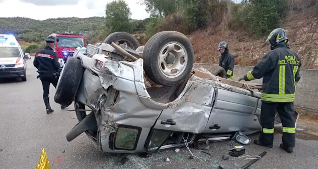 Scontro tra due auto sulla SP Lanusei-San Paolo: donna finisce in ospedale