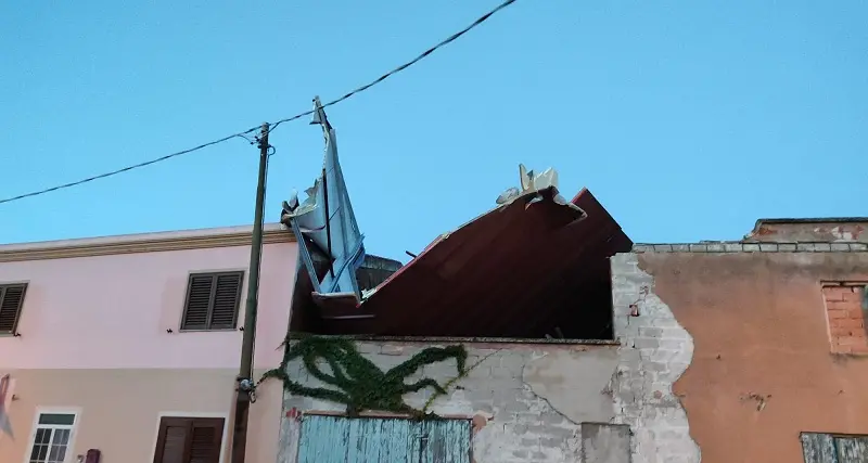 Maltempo: disagi in tutta l'Isola, tromba d'aria nell'Oristanese