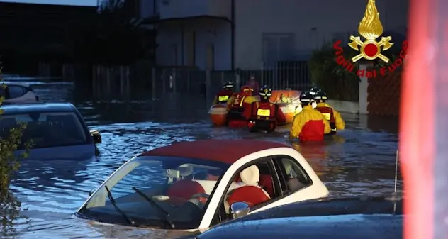 Maltempo: 6 vittime in Toscana, coppia di anziani travolti in auto