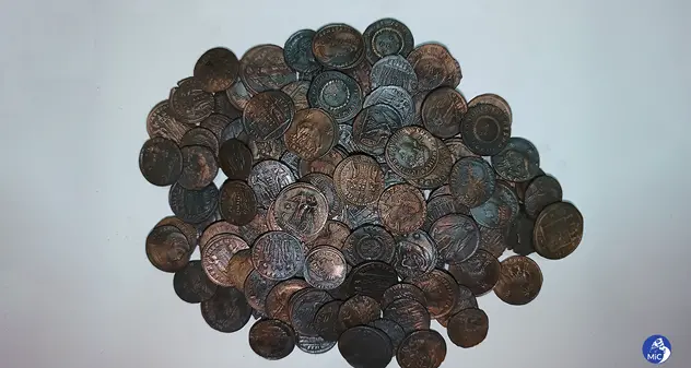 Arzachena. Enorme deposito di monete del IV secolo: straordinario ritrovamento | VIDEO