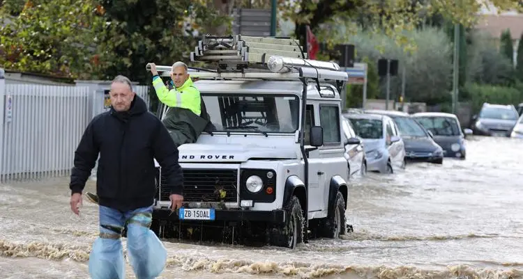 Toscana, maltempo non dà tregua: esondano Stella e Agna, in migliaia senza elettricità