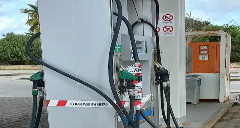 Alghero. Truffa alla pompa di benzina: erogava meno carburante