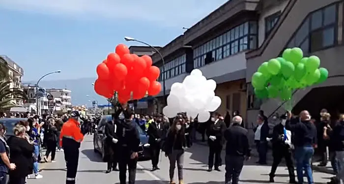 Funerale-show in Campania, De Luca mette in quarantena tutto il paese