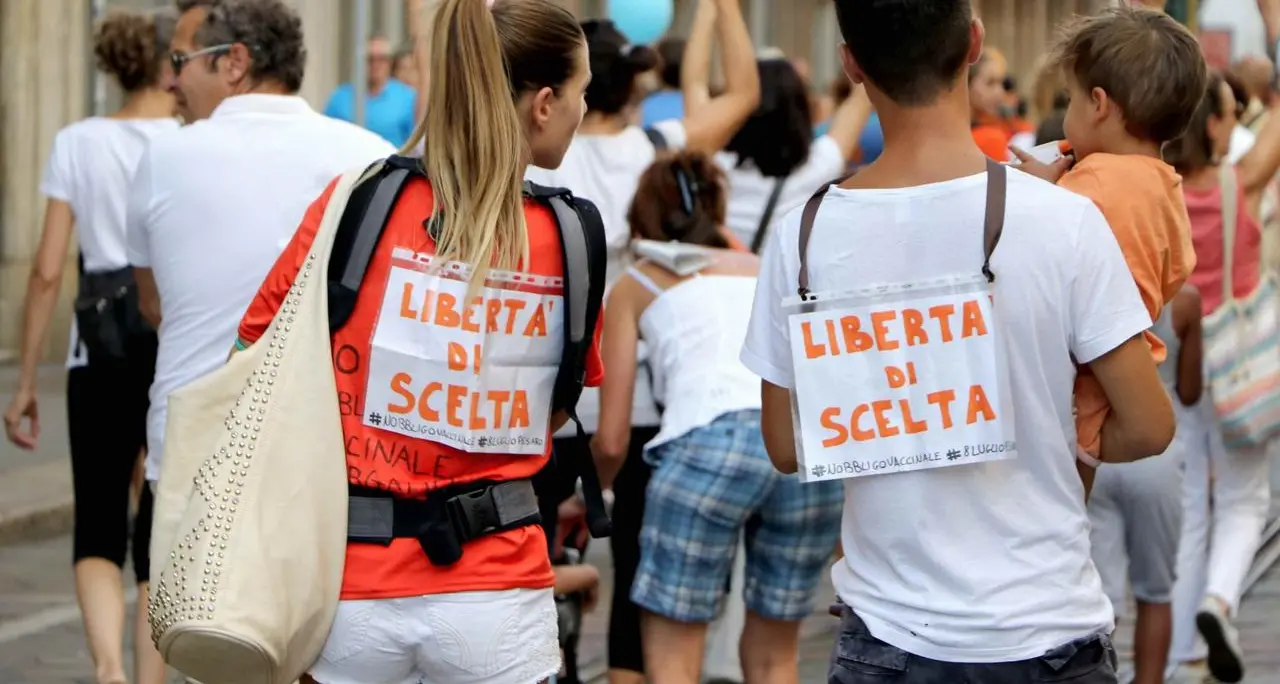 Cercasi sperma 'no-vax', boom richieste aspiranti mamme in gruppi Facebook