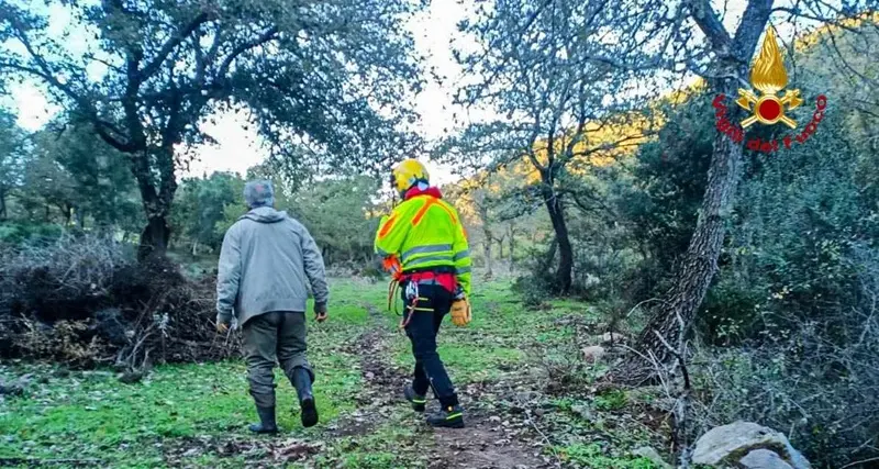 Disorientato chiama Vigili del Fuoco: soccorso a Villanova Monteleone