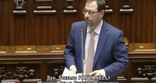 Bonus 600 euro, Patuanelli: “Stiamo pensando a un raddoppio della mensilità e a un raddoppio dell’indennizzo”