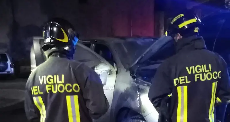 Fuoristrada in fiamme a Orune: l’incendio è doloso