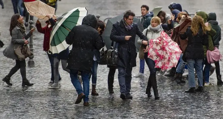 Maltempo. Ombrelli aperti fino a giovedì, al sud rischio nubifragi