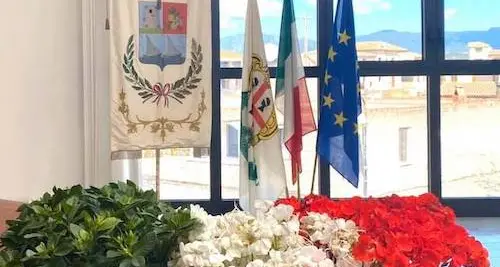 Tortolì. Un simbolo floreale per festeggiare la Liberazione
