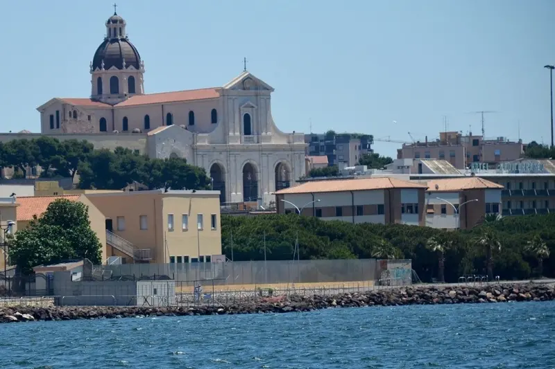 <p>Il Liceo Alberti</p>\\n