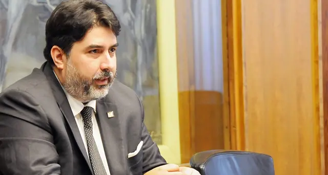 Solinas vuole far riaprire prima parrucchieri ed estetisti: “Ci stiamo lavorando, lo faremo in maniera responsabile”