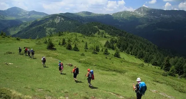 Coronavirus. Il virologo: “Le vacanze quest'estate meglio in montagna, al mare c’è più rischio di concentramento”