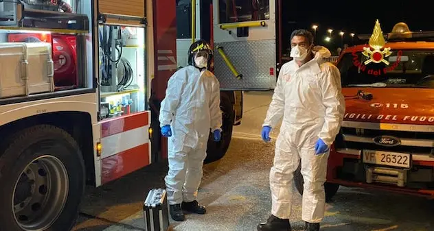 Anello incastrato nel dito di una mano: intervento dei Vigili del fuoco