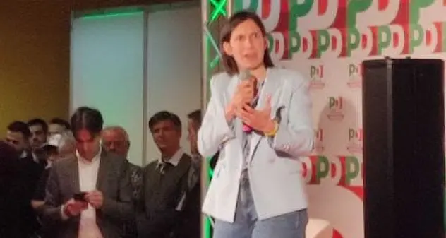 “Parliamoci”. L’appello di Schlein a Soru e Zedda per le Regionali