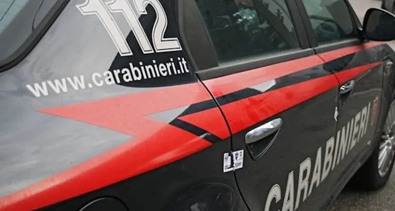 Auto dei Carabinieri speronata a Sarroch: malviventi in fuga