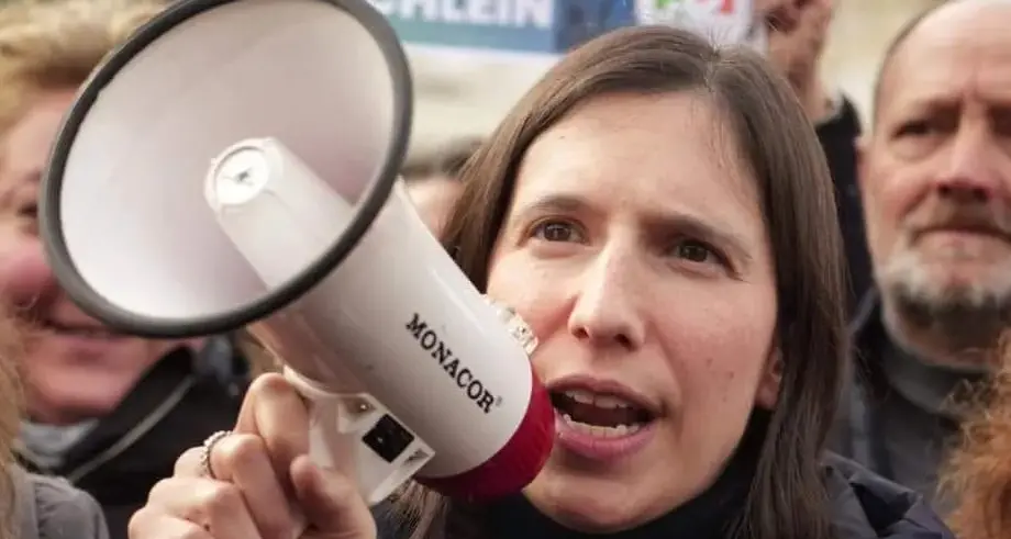 **Violenza su donne: Schlein in piazza a Roma, 'stop mattanza, Paese chiede passo avanti'**