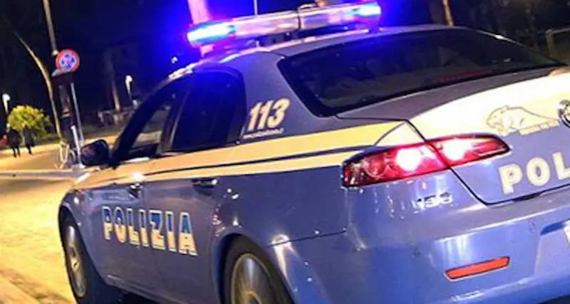 Carbonia, in auto con coltello e droga: arrestata una coppia