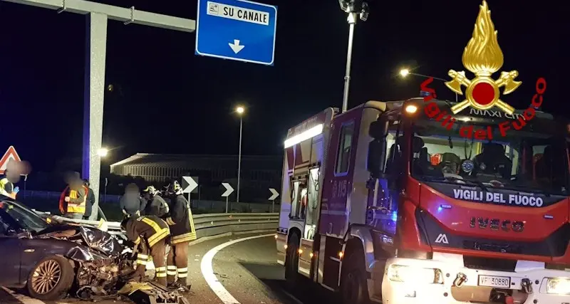 Olbia, schianto tra 4 auto al bivio di Su Canale: un ferito