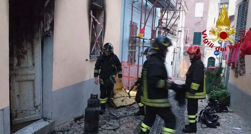 Abitazione in fiamme a Sassari: nessun ferito