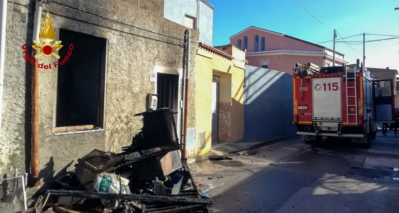 Incendio in un'abitazione a Sanluri: fiamme in cucina