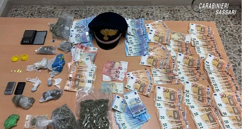 Porto Torres. Sorpresi con ecstasy e marijuana: due giovani nei guai