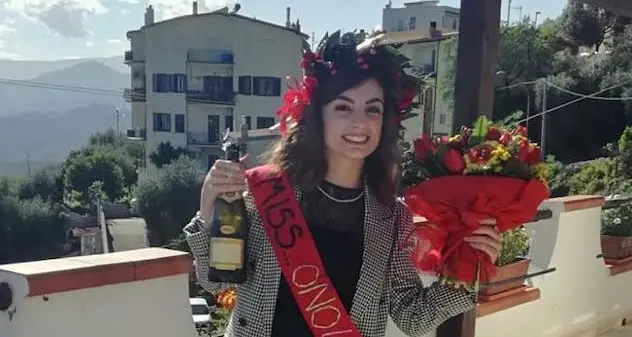 Si è laureata senza spostarsi da casa: Marina Calzoni di Baunei ha discusso la tesi in videoconferenza