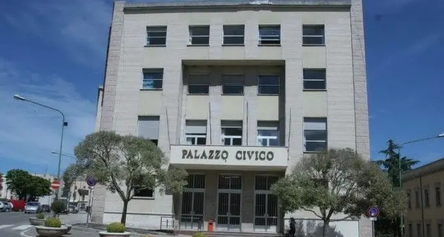 Nuoro. Bufera in Comune, 12 impiegati indagati per assenteismo