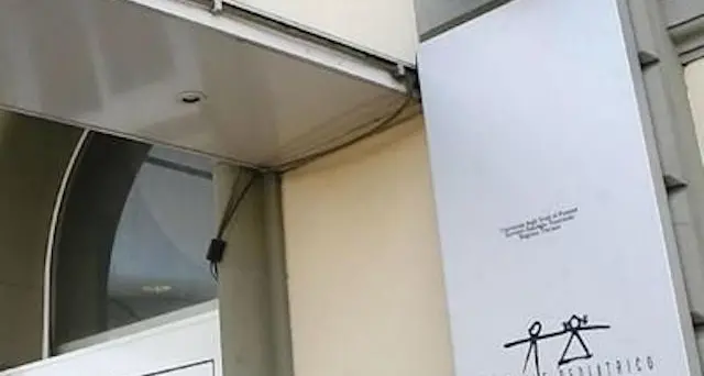 Bimbo dalle 'ossa di vetro' cammina per la prima volta a 11 anni