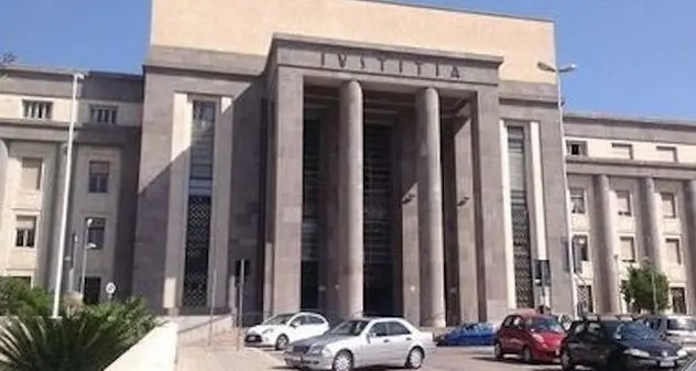 Resta in carcere lo studente che ha accoltellato il 15enne a Capoterra