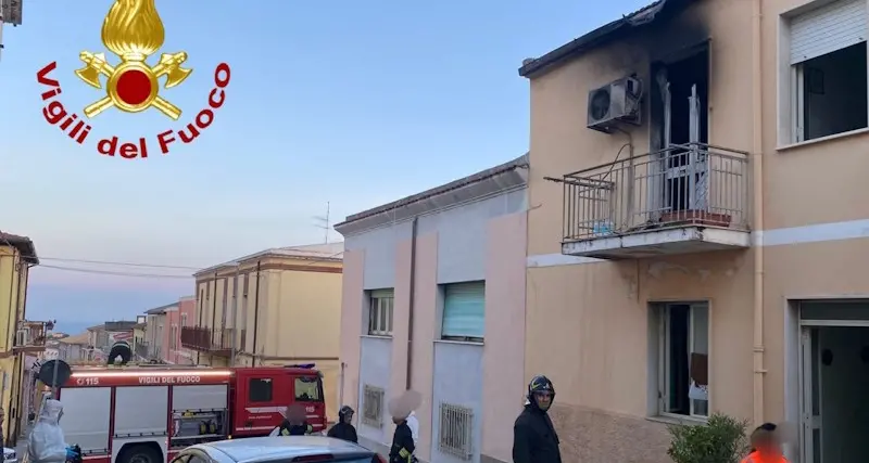 Tragedia a Sorso: pensionato muore carbonizzato in casa