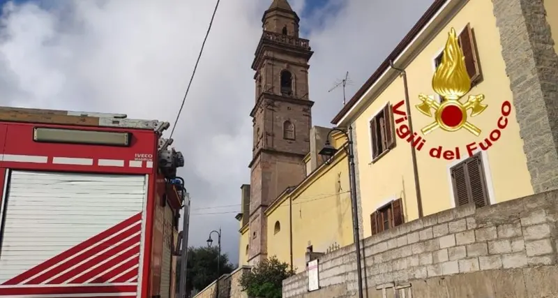 Fiamme nella chiesa di San Nicola a Ortueri