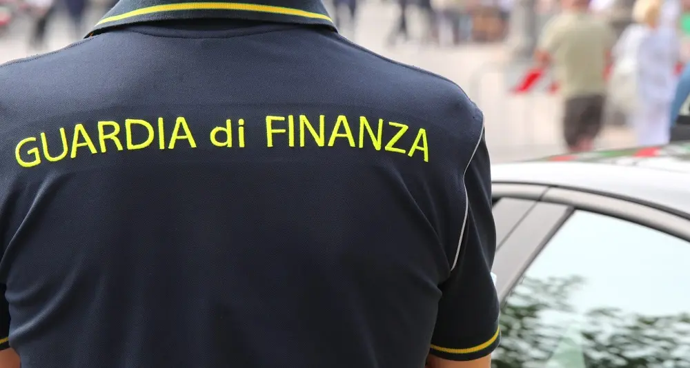 I soldi del traffico di droga riciclati nelle auto di lusso