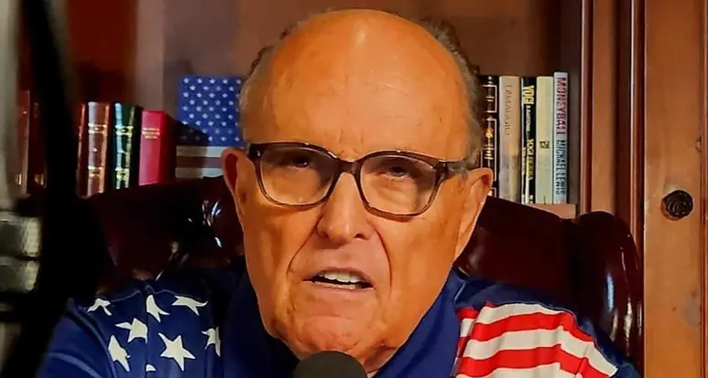 Usa, Rudy Giuliani già sul lastrico condannato a 148 milioni di risarcimento