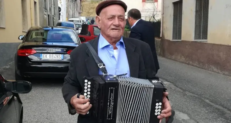 Burgos. Addio a Valentino Pais, \"s'urtimu carrulante de sa Costera\"