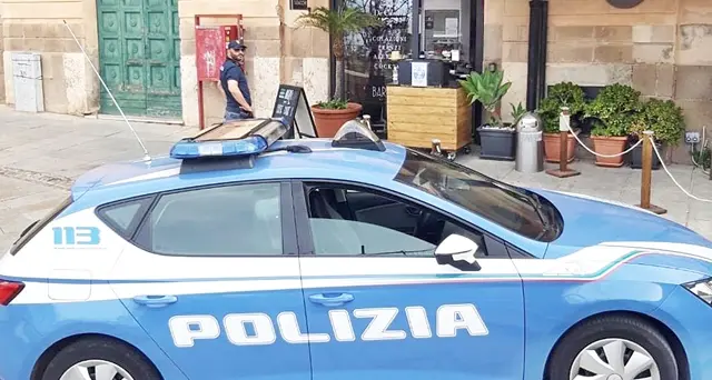 Scoperto all’interno di un bar a Castello a rubare, i poliziotti lo arrestano