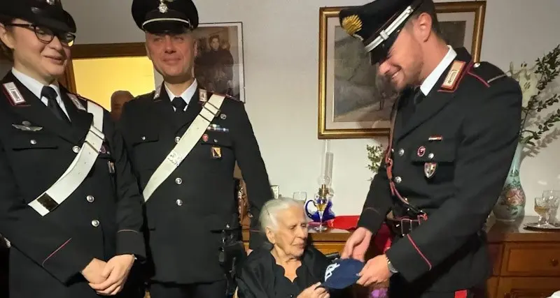 Mamoiada. Auguri dei Carabinieri alla centenaria Anna Maria Nieddu