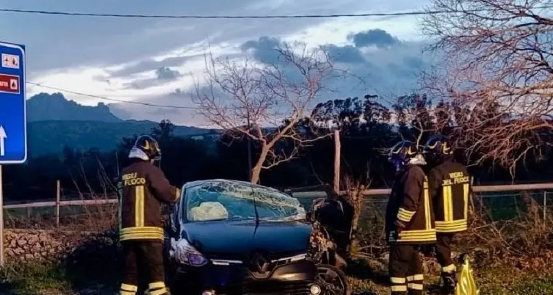 Incidente ad Arzachena: auto esce fuori strada, due feriti